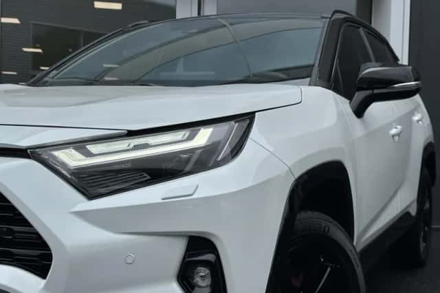Toyota RAV4 (2024) thumbnail 8