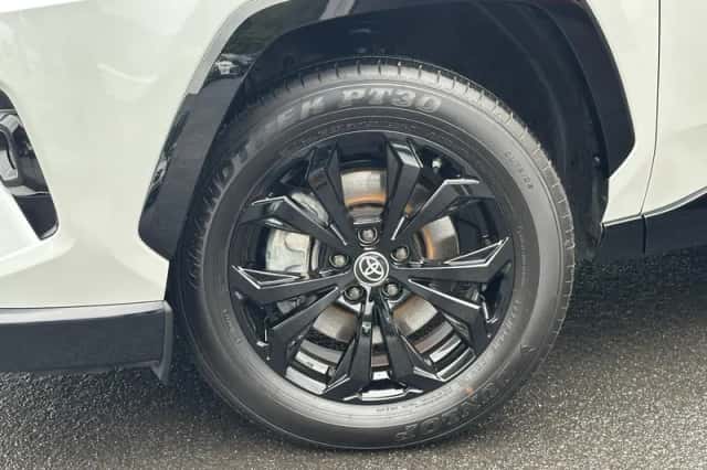 Toyota RAV4 (2024) thumbnail 9