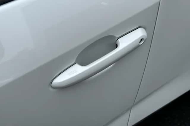 Toyota RAV4 (2024) thumbnail 10