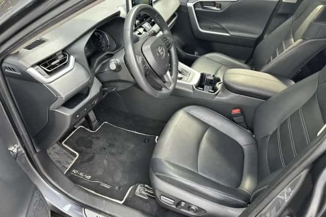 Toyota RAV4 (2022) thumbnail 12
