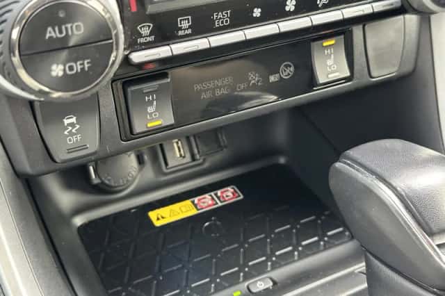 Toyota RAV4 (2022) thumbnail 24