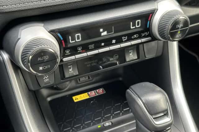Toyota RAV4 (2022) thumbnail 25
