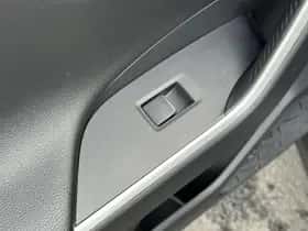 Toyota RAV4 (2022) thumbnail 30