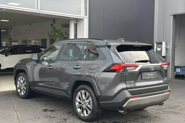 Toyota RAV4 (2022) thumbnail 7