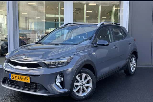 Kia Stonic (2023) thumbnail 1