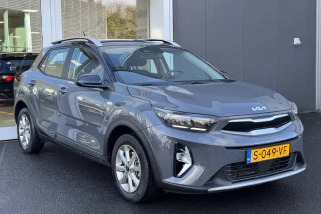 Kia Stonic (2023) thumbnail 3