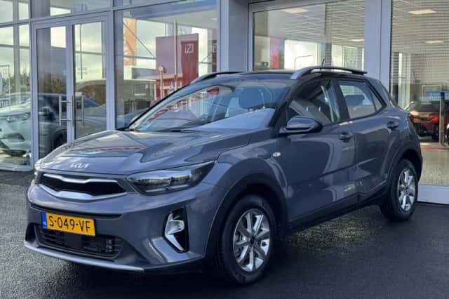 Kia Stonic (2023) thumbnail 4