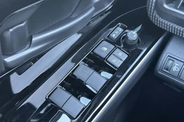 Toyota bZ4X (2025) thumbnail 14