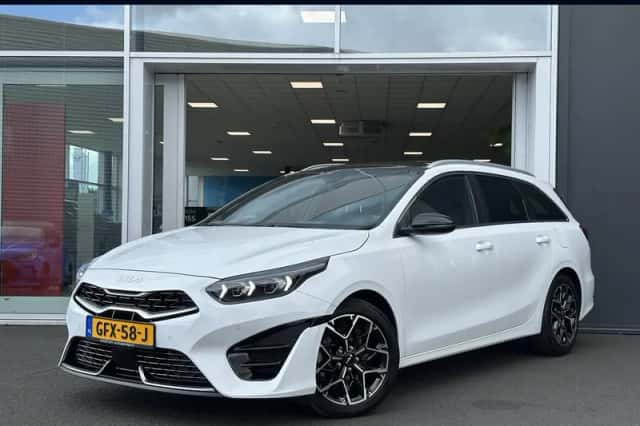 Kia Ceed Sportswagon (2024) thumbnail 1