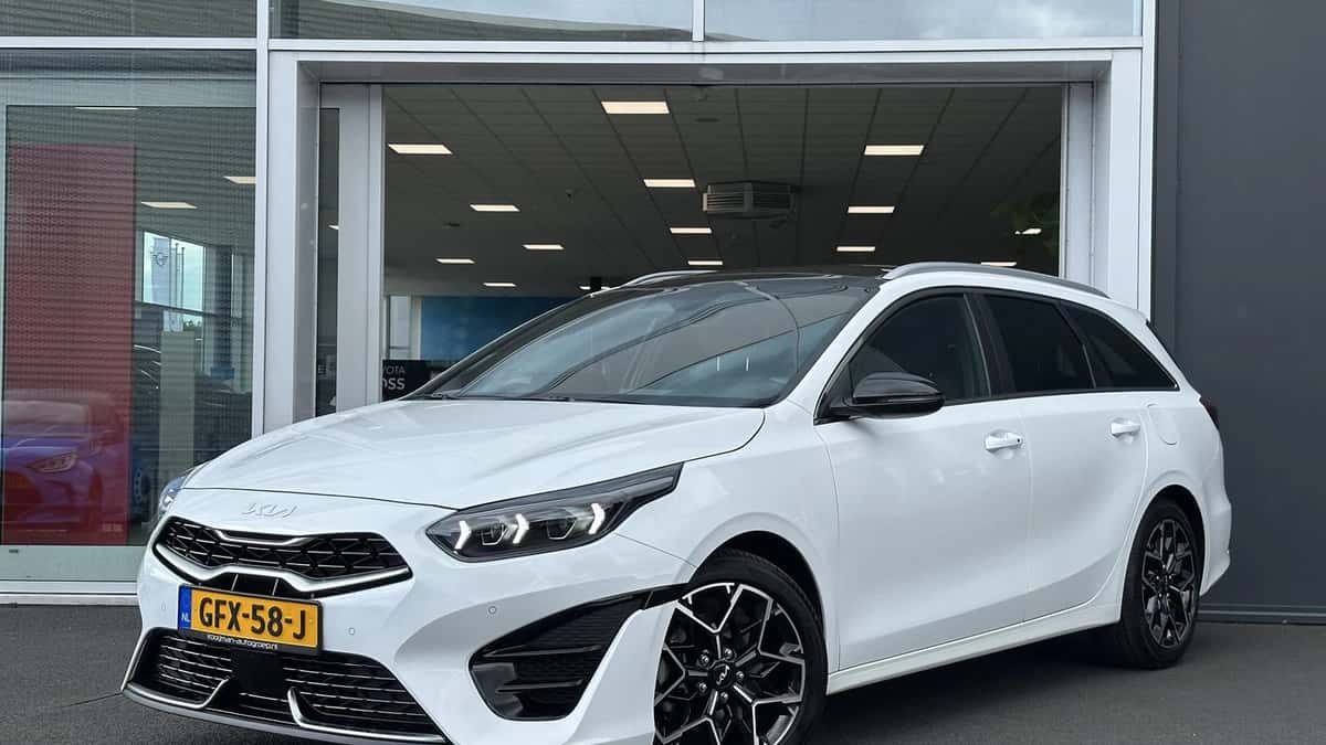 Kia Ceed Sportswagon (2024) — foto 1