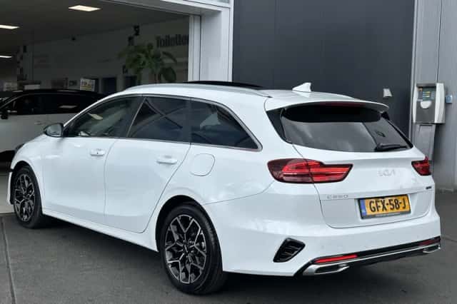 Kia Ceed Sportswagon (2024) thumbnail 2