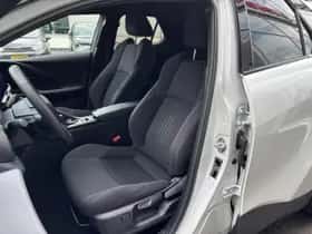Toyota C-HR (2024) thumbnail 11