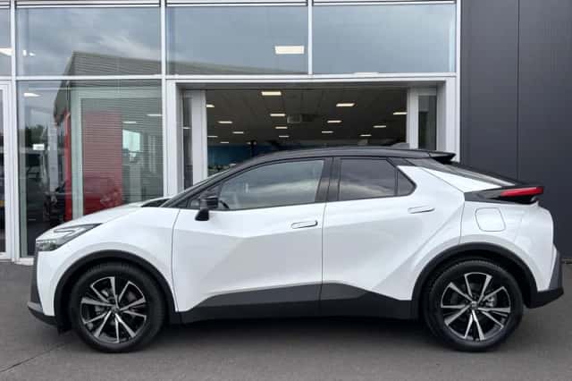 Toyota C-HR (2024) thumbnail 4