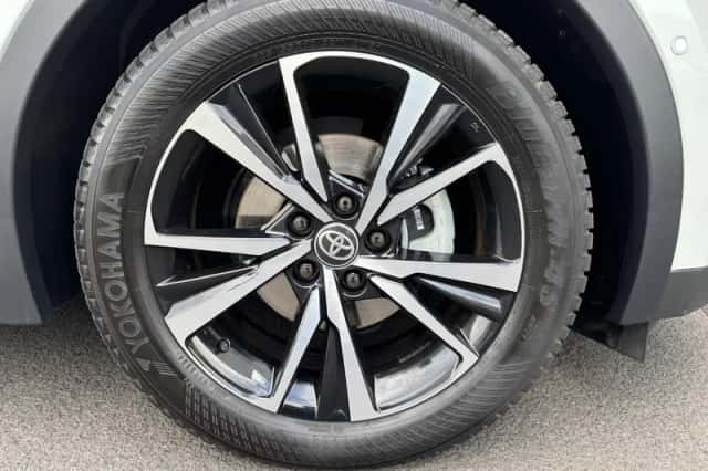 Toyota C-HR (2024) thumbnail 33