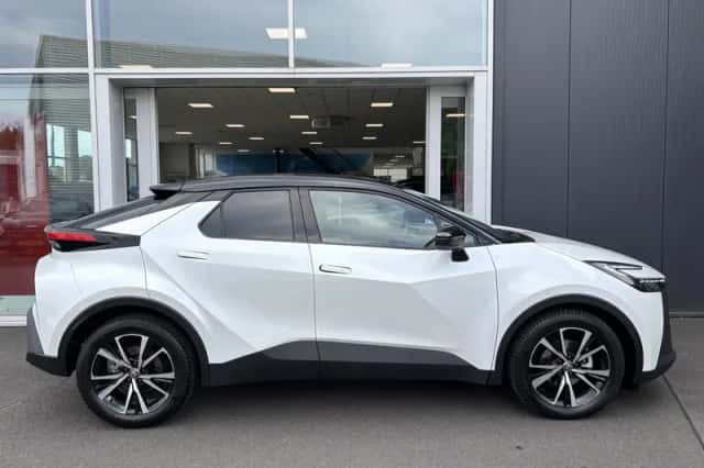 Toyota C-HR (2024) thumbnail 5