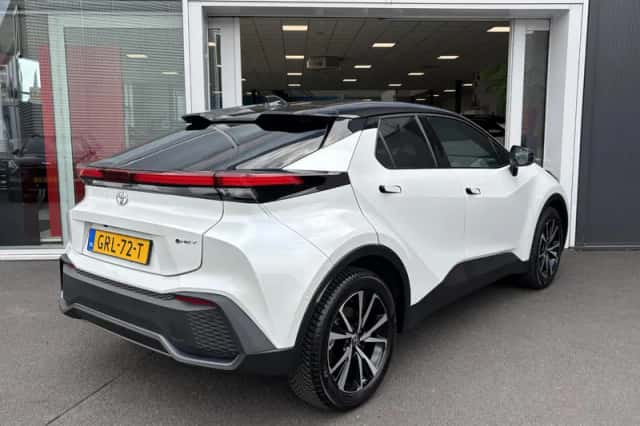 Toyota C-HR (2024) thumbnail 7