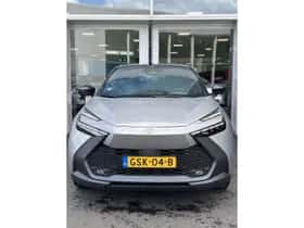 Toyota C-HR (2024) thumbnail 2