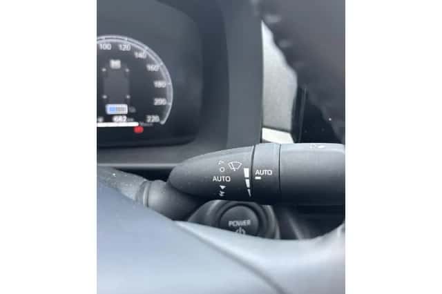 Toyota C-HR (2024) thumbnail 14