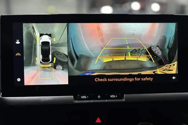Toyota C-HR (2024) thumbnail 15
