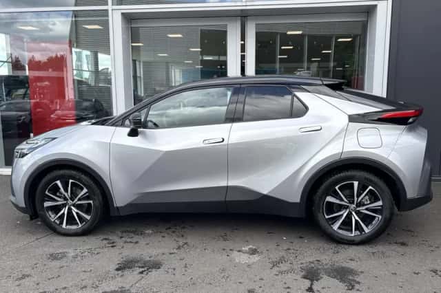 Toyota C-HR (2024) thumbnail 4