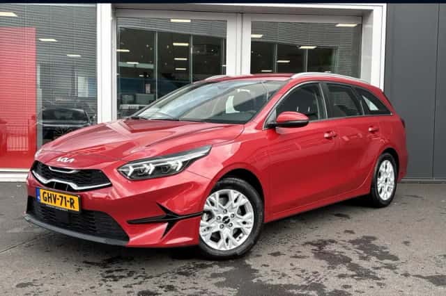Kia Ceed Sportswagon (2024) thumbnail 1