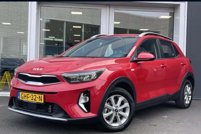 Kia Stonic (2024) thumbnail 1