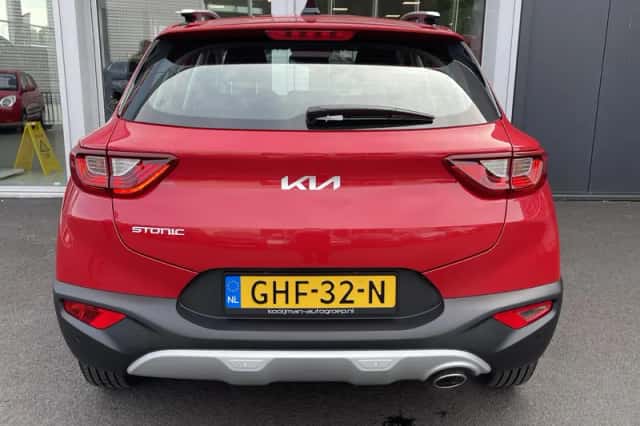 Kia Stonic (2024) thumbnail 3