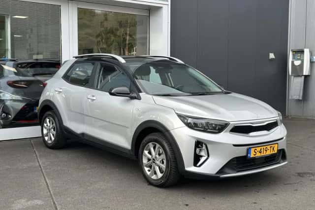 Kia Stonic (2023) thumbnail 2