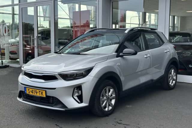 Kia Stonic (2023) thumbnail 3