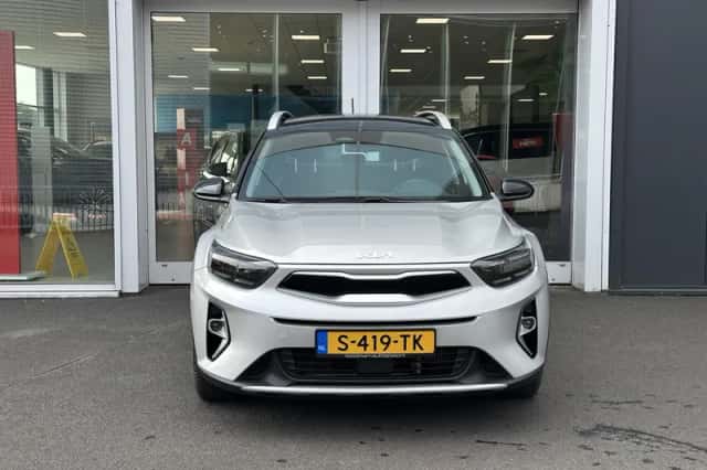 Kia Stonic (2023) thumbnail 4