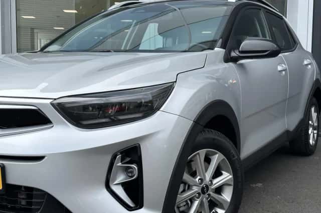 Kia Stonic (2023) thumbnail 5