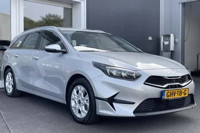 Kia Ceed Sportswagon (2024) thumbnail 4
