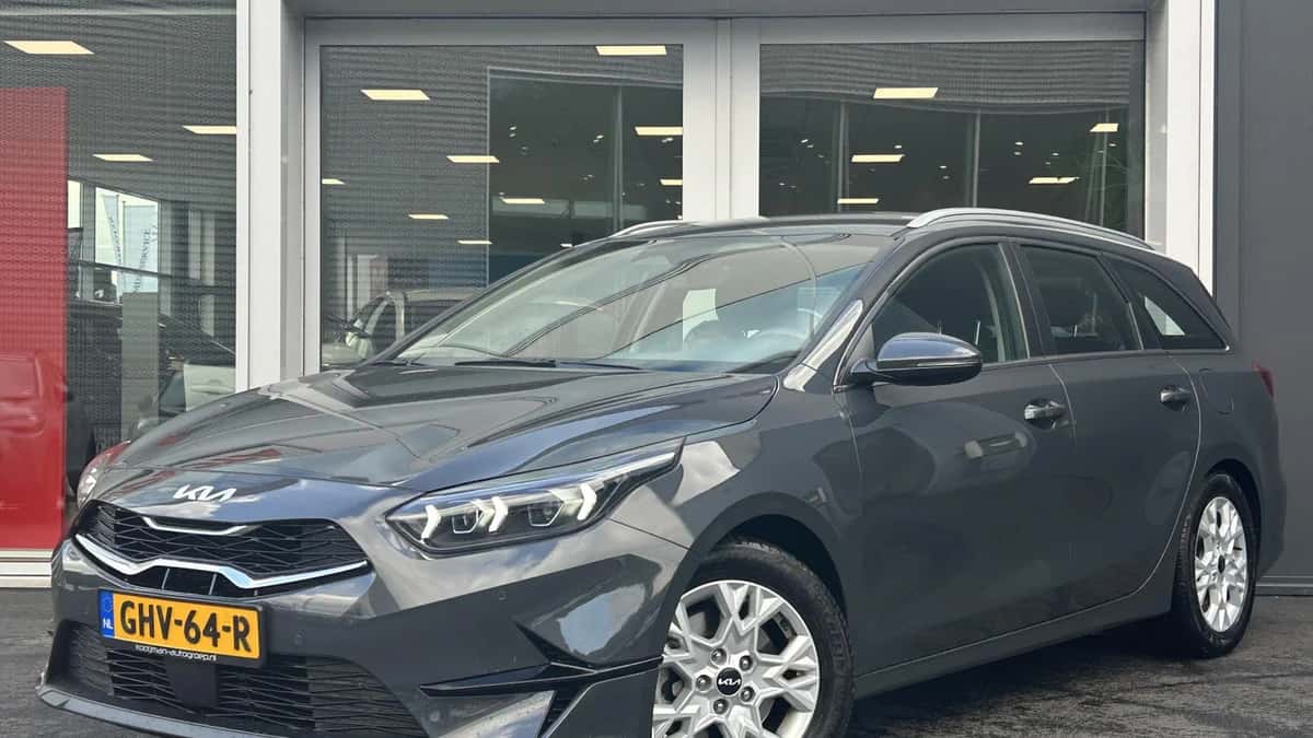 Kia Ceed Sportswagon (2024) — foto 1