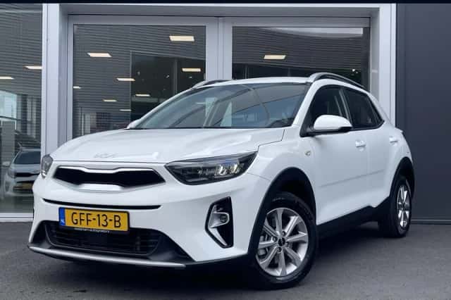 Kia Stonic (2024) thumbnail 1