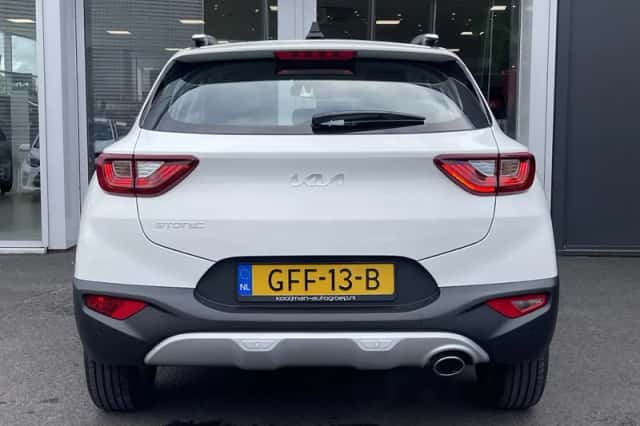 Kia Stonic (2024) thumbnail 3