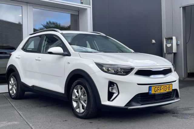 Kia Stonic (2024) thumbnail 4
