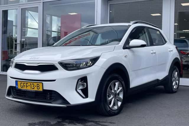 Kia Stonic (2024) thumbnail 5