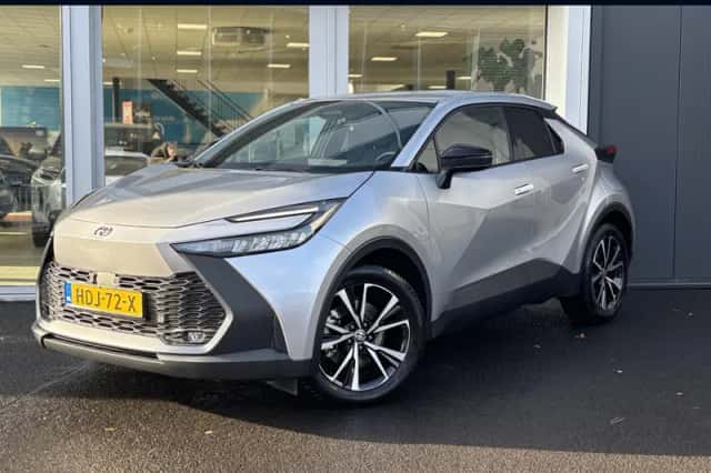 Toyota C-HR (2025) thumbnail 1