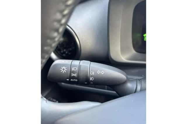 Toyota C-HR (2025) thumbnail 12