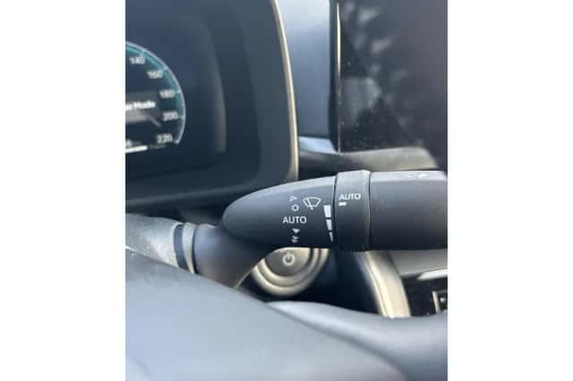 Toyota C-HR (2025) thumbnail 13