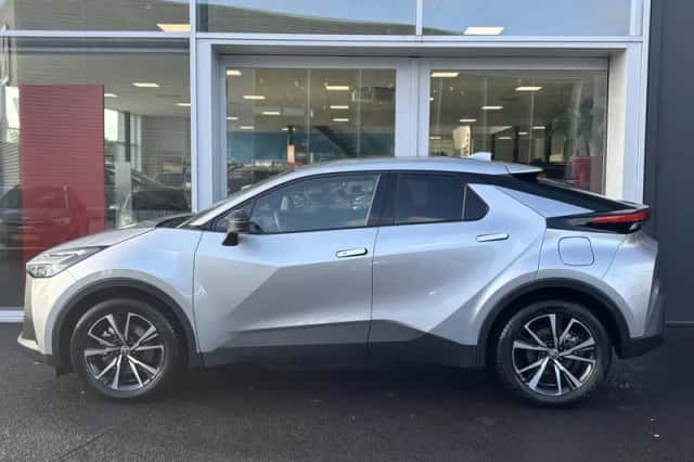 Toyota C-HR (2025) thumbnail 3