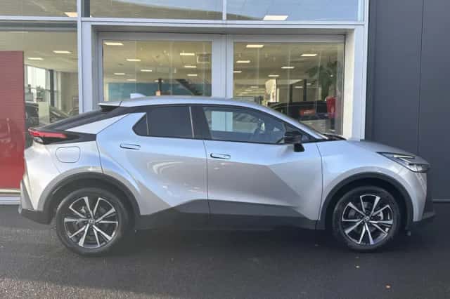 Toyota C-HR (2025) thumbnail 4