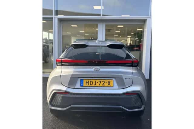 Toyota C-HR (2025) thumbnail 6