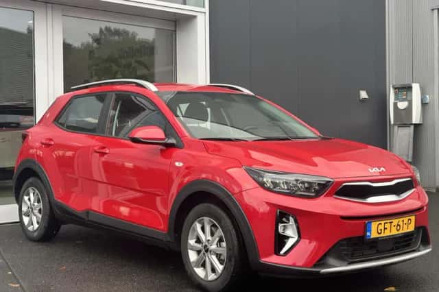 Kia Stonic (2024) thumbnail 4