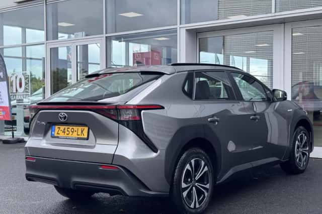 Toyota bZ4X (2024) thumbnail 7