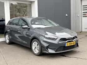 Kia Ceed (2023) thumbnail 2