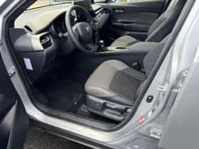 Toyota C-HR (2023) thumbnail 10