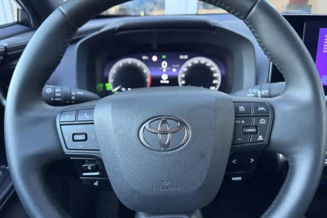 Toyota C-HR (2025) thumbnail 11