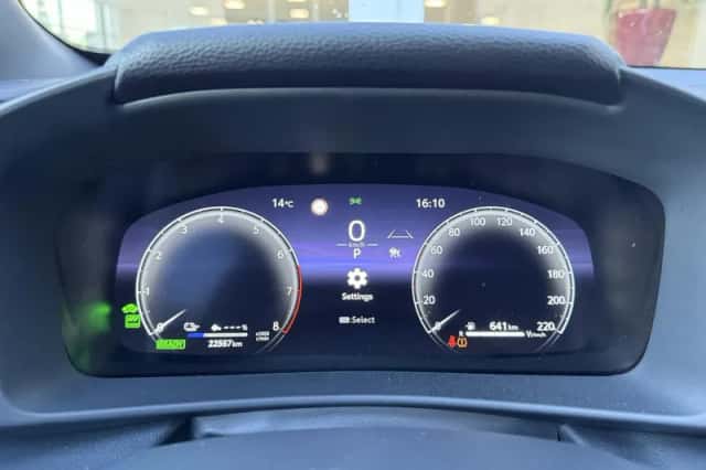 Toyota C-HR (2025) thumbnail 12