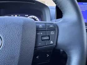 Toyota C-HR (2025) thumbnail 14